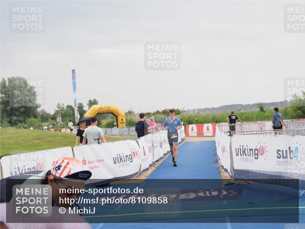 22.06.2025 - Viking Triathlon MichiJ http://msf.ph/oto/8109858 22.06.2025 16:38:55 Ziel 422 meine-sportfotos.de