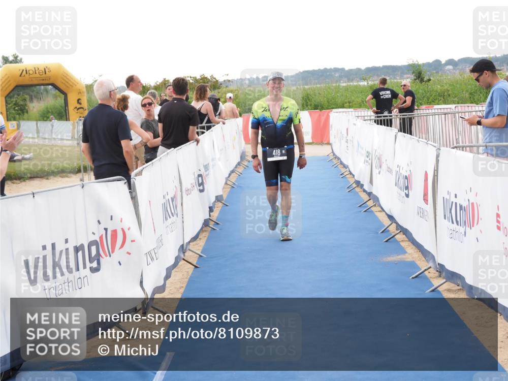 22.06.2025 - Viking Triathlon MichiJ http://msf.ph/oto/8109873 22.06.2025 16:22:04 Ziel 418 meine-sportfotos.de