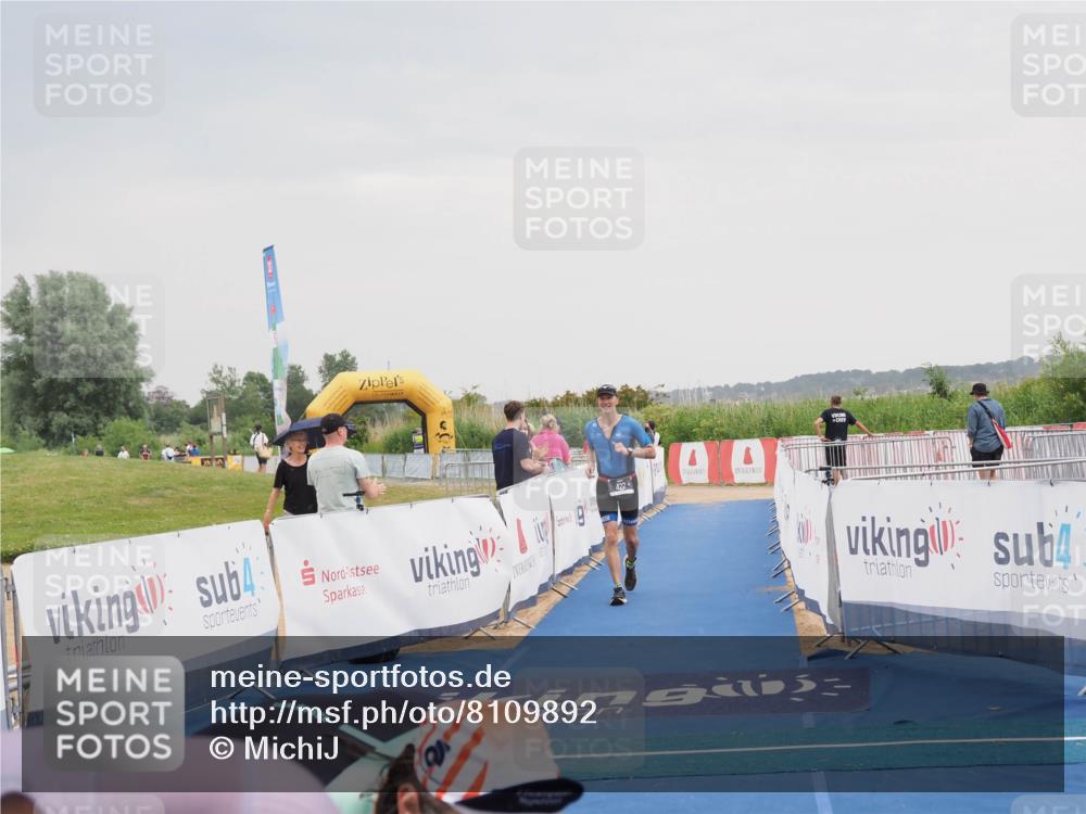 22.06.2025 - Viking Triathlon MichiJ http://msf.ph/oto/8109892 22.06.2025 16:38:56 Ziel 422 meine-sportfotos.de