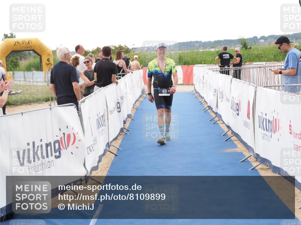 22.06.2025 - Viking Triathlon MichiJ http://msf.ph/oto/8109899 22.06.2025 16:22:04 Ziel 418 meine-sportfotos.de