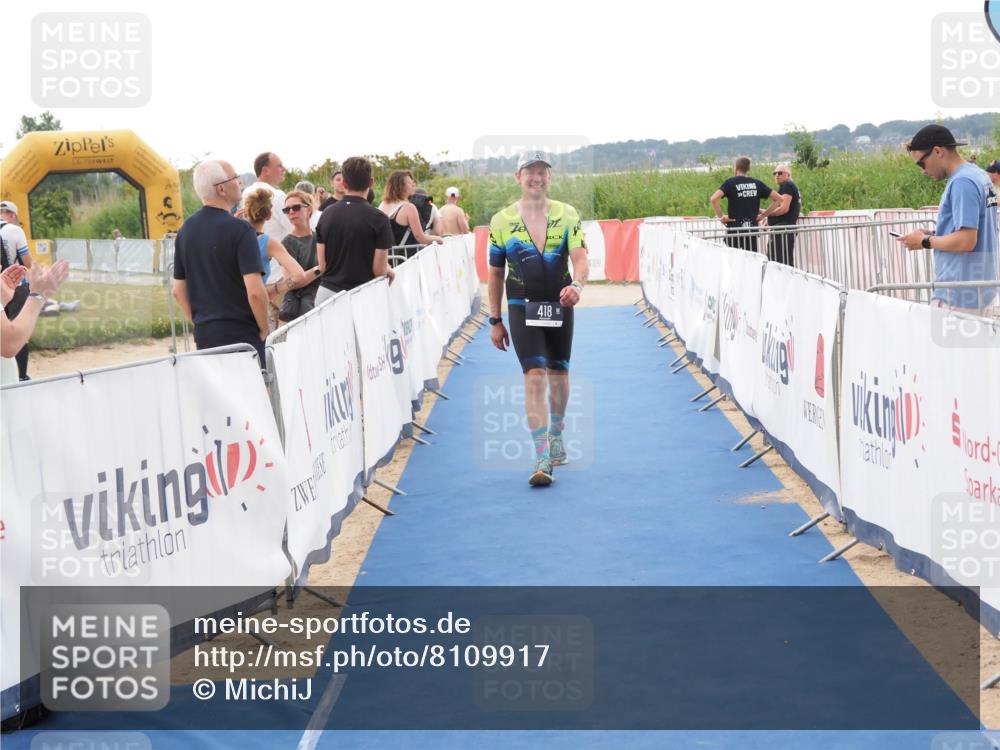 22.06.2025 - Viking Triathlon MichiJ http://msf.ph/oto/8109917 22.06.2025 16:22:04 Ziel 418 meine-sportfotos.de