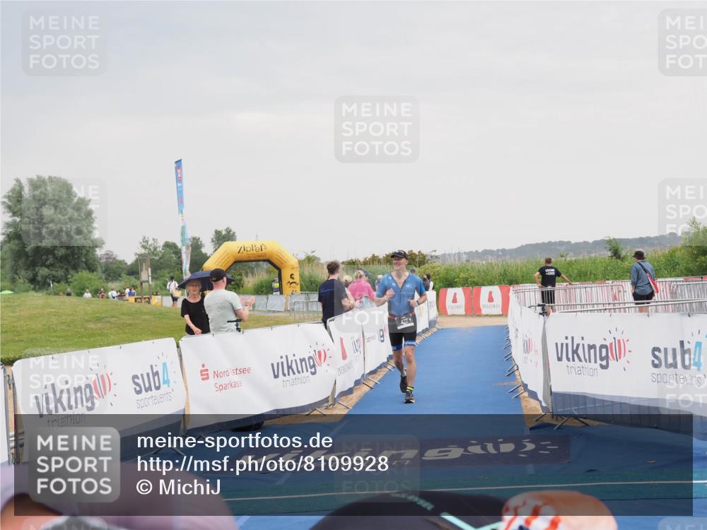 22.06.2025 - Viking Triathlon MichiJ http://msf.ph/oto/8109928 22.06.2025 16:38:56 Ziel 422 meine-sportfotos.de