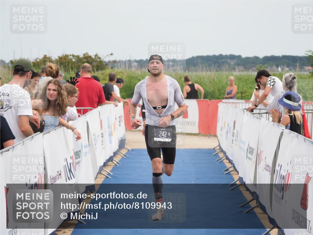 22.06.2025 - Viking Triathlon MichiJ http://msf.ph/oto/8109943 22.06.2025 14:52:31 Ziel 242 meine-sportfotos.de
