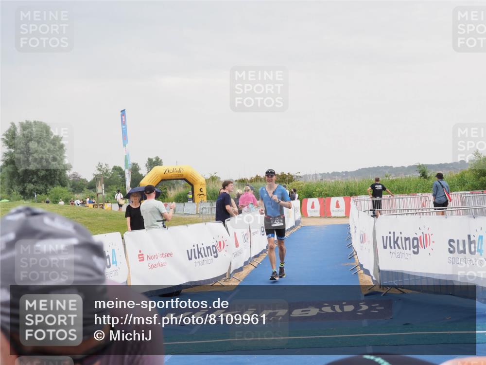 22.06.2025 - Viking Triathlon MichiJ http://msf.ph/oto/8109961 22.06.2025 16:38:56 Ziel 422 meine-sportfotos.de
