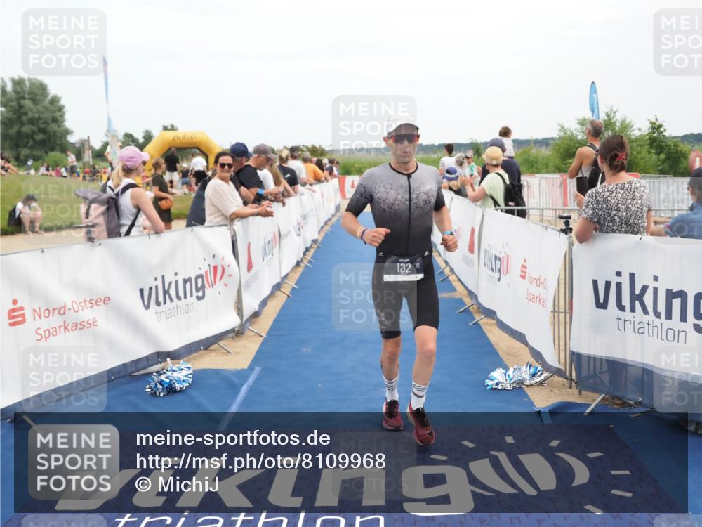 22.06.2025 - Viking Triathlon MichiJ http://msf.ph/oto/8109968 22.06.2025 15:01:19 Ziel 132 meine-sportfotos.de