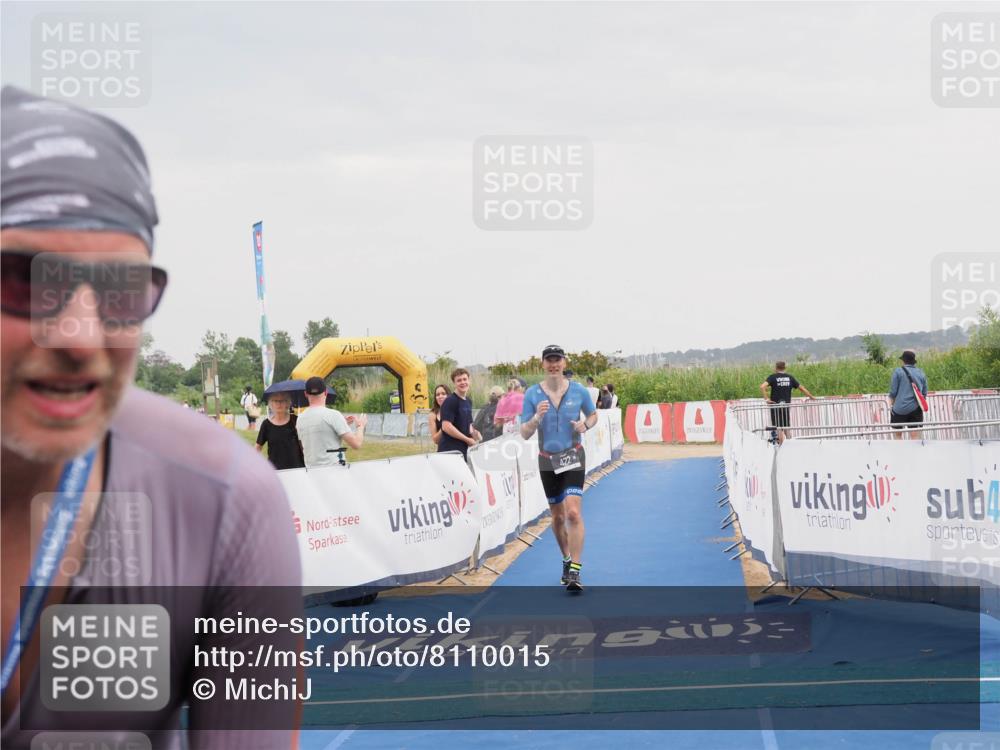 22.06.2025 - Viking Triathlon MichiJ http://msf.ph/oto/8110015 22.06.2025 16:38:57 Ziel 422 meine-sportfotos.de