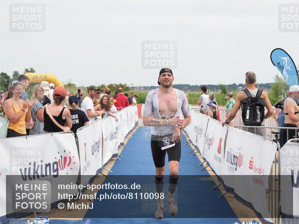 22.06.2025 - Viking Triathlon MichiJ http://msf.ph/oto/8110098 22.06.2025 14:52:33 Ziel 101, 242 meine-sportfotos.de