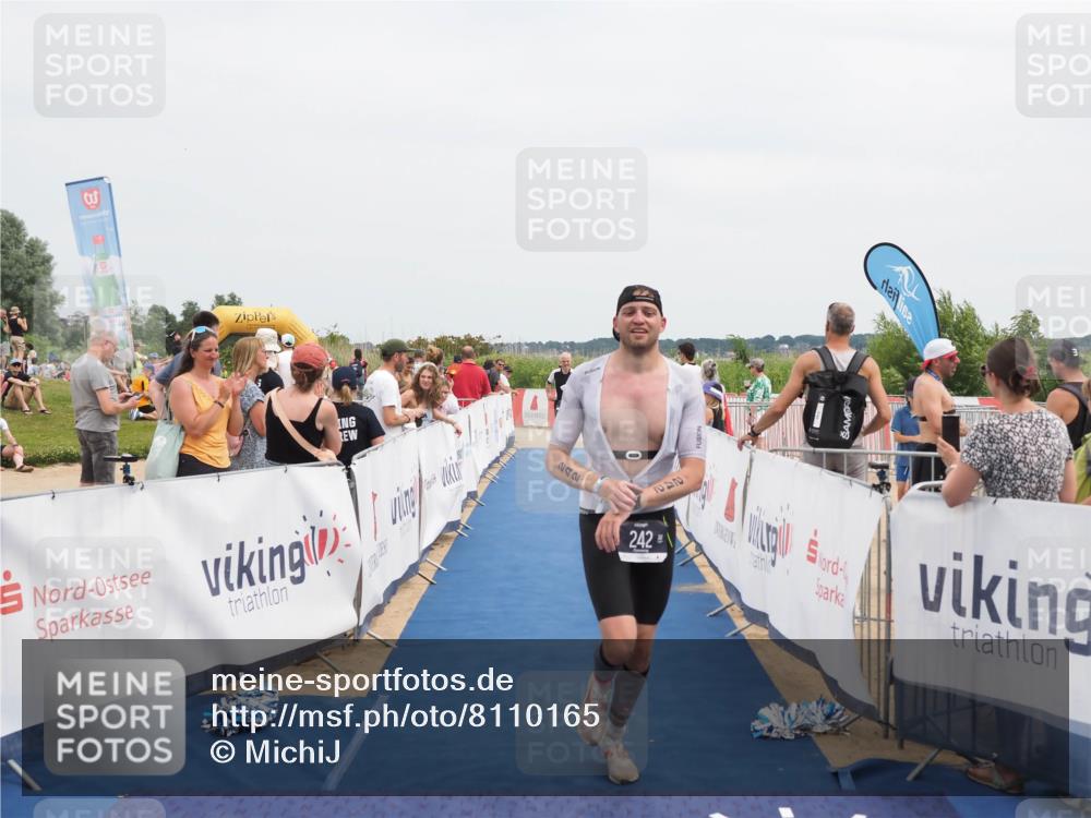 22.06.2025 - Viking Triathlon MichiJ http://msf.ph/oto/8110165 22.06.2025 14:52:33 Ziel 101, 242 meine-sportfotos.de