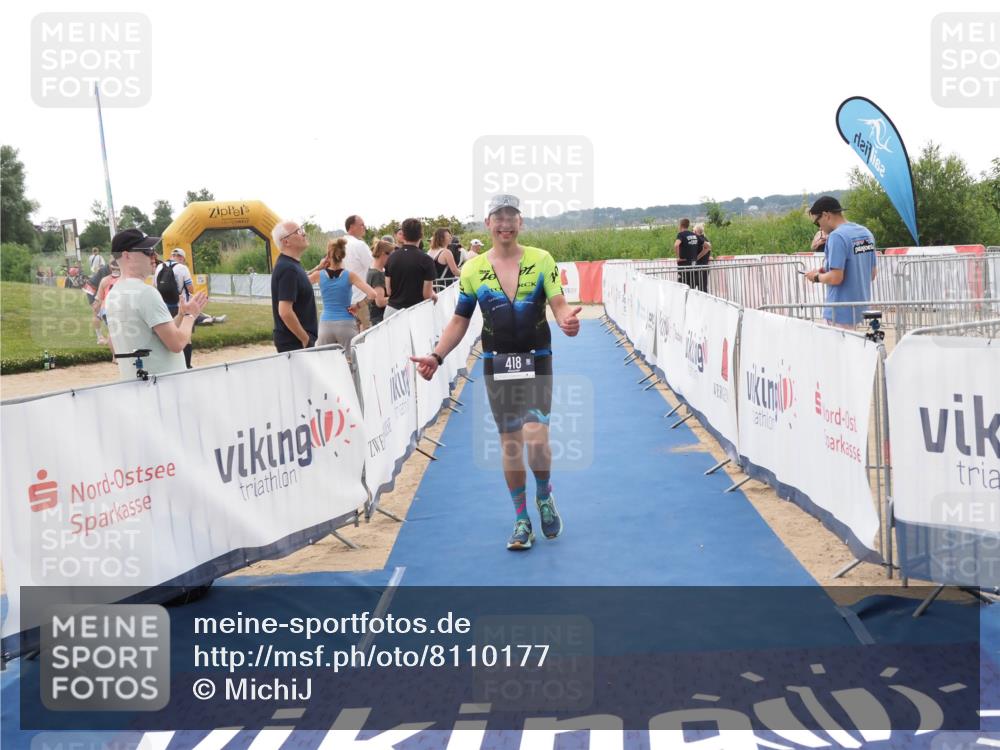 22.06.2025 - Viking Triathlon MichiJ http://msf.ph/oto/8110177 22.06.2025 16:22:07 Ziel 418 meine-sportfotos.de