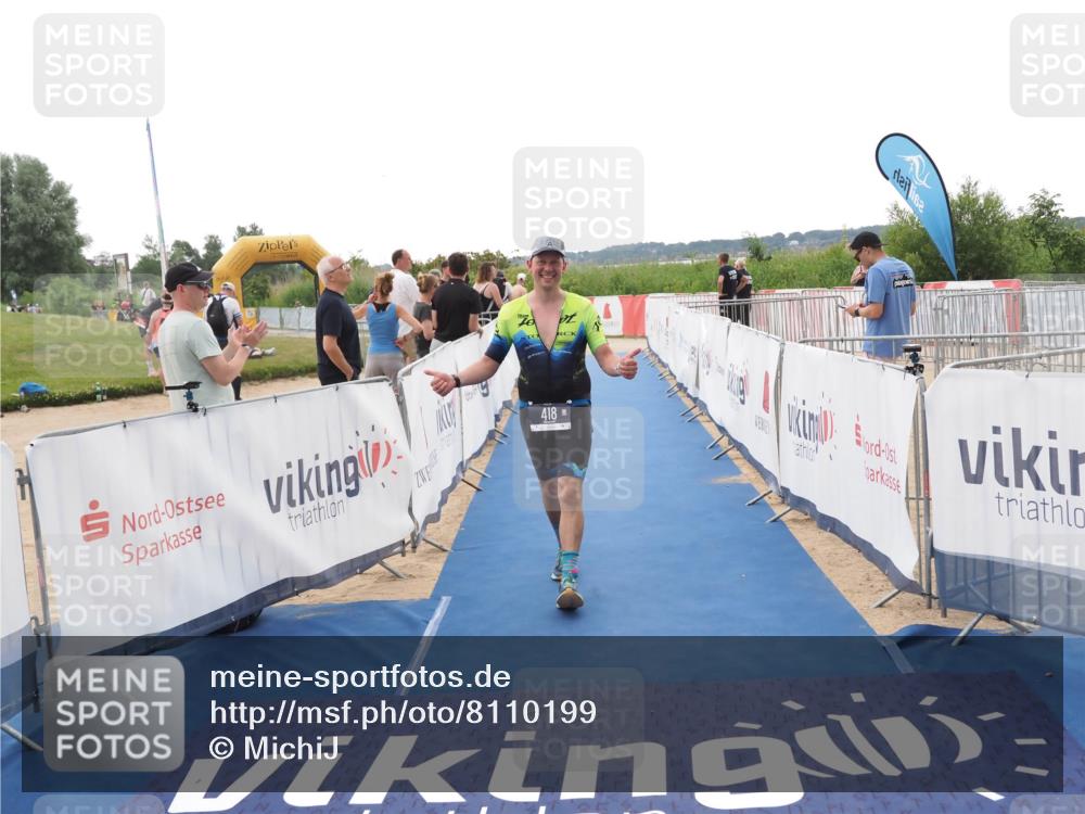 22.06.2025 - Viking Triathlon MichiJ http://msf.ph/oto/8110199 22.06.2025 16:22:07 Ziel 418 meine-sportfotos.de