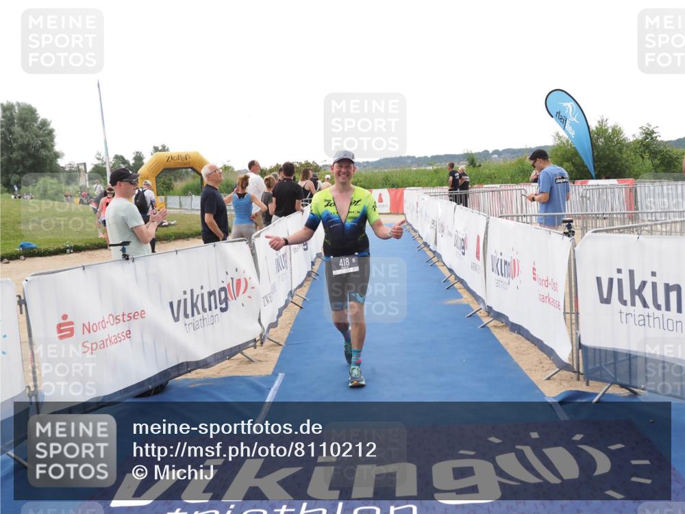 22.06.2025 - Viking Triathlon MichiJ http://msf.ph/oto/8110212 22.06.2025 16:22:07 Ziel 418 meine-sportfotos.de
