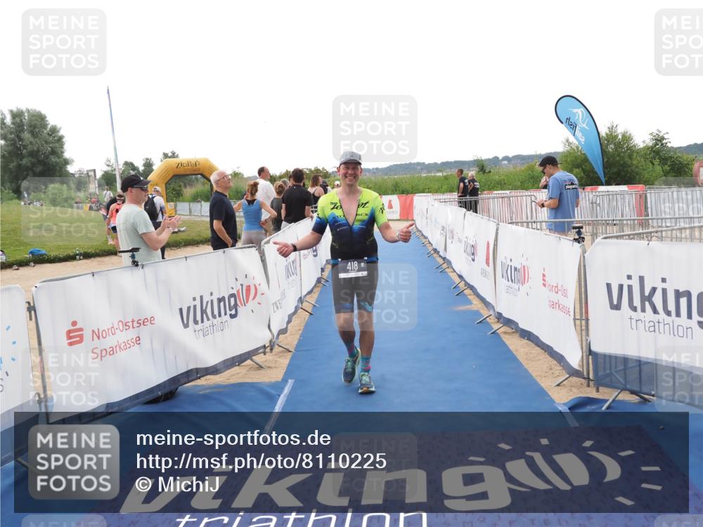 22.06.2025 - Viking Triathlon MichiJ http://msf.ph/oto/8110225 22.06.2025 16:22:07 Ziel 418 meine-sportfotos.de