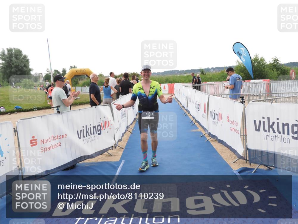 22.06.2025 - Viking Triathlon MichiJ http://msf.ph/oto/8110239 22.06.2025 16:22:07 Ziel 418 meine-sportfotos.de