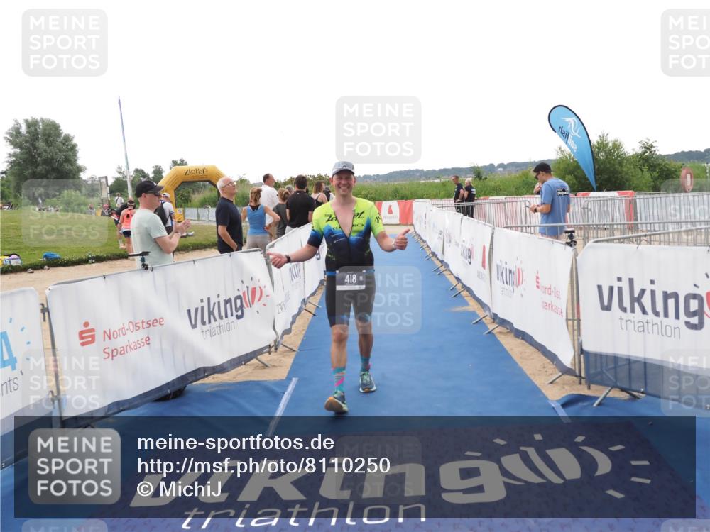 22.06.2025 - Viking Triathlon MichiJ http://msf.ph/oto/8110250 22.06.2025 16:22:07 Ziel 418 meine-sportfotos.de