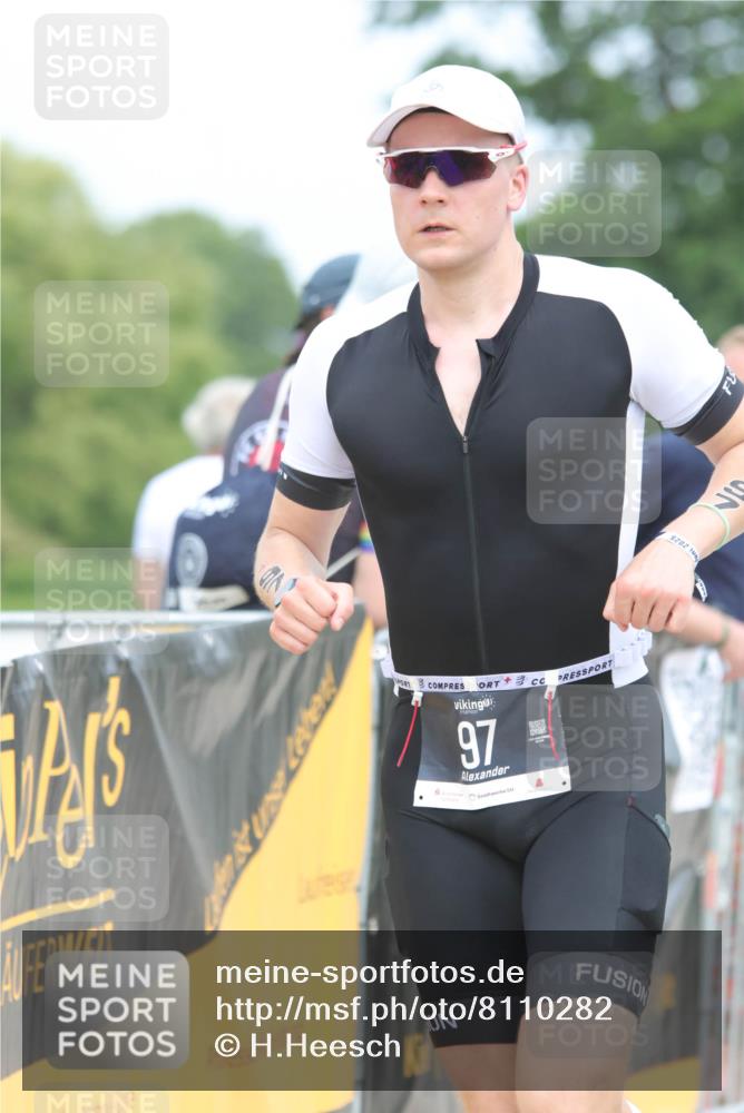 22.06.2025 - Viking Triathlon H.Heesch http://msf.ph/oto/8110282 22.06.2025 14:40:27 Laufen 97, 298, 444 meine-sportfotos.de