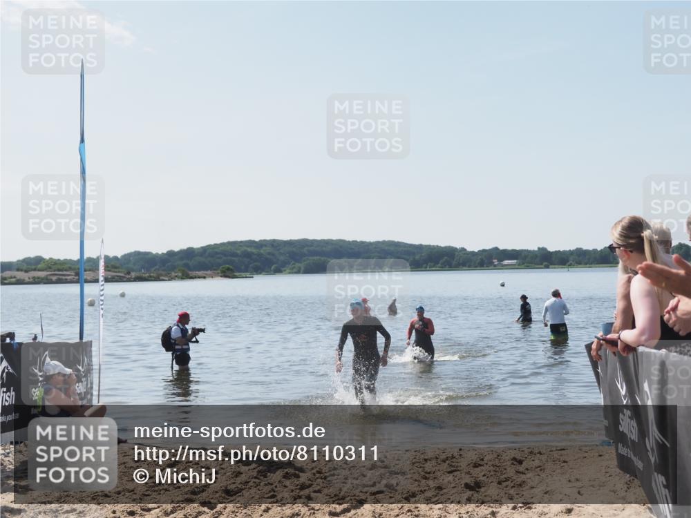 22.06.2025 - Viking Triathlon MichiJ http://msf.ph/oto/8110311 22.06.2025 10:59:32 Schwimmen 459, 476 meine-sportfotos.de