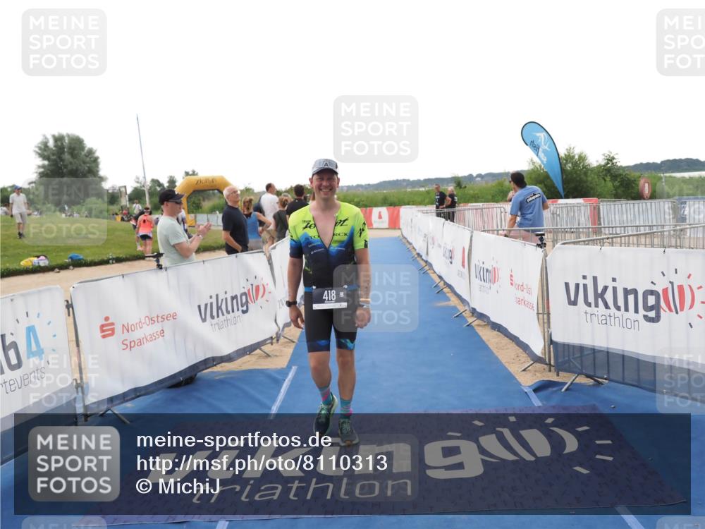 22.06.2025 - Viking Triathlon MichiJ http://msf.ph/oto/8110313 22.06.2025 16:22:08 Ziel 418 meine-sportfotos.de