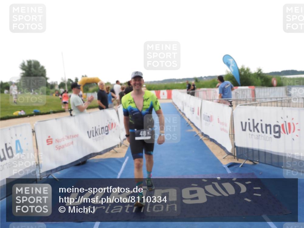 22.06.2025 - Viking Triathlon MichiJ http://msf.ph/oto/8110334 22.06.2025 16:22:08 Ziel 418 meine-sportfotos.de
