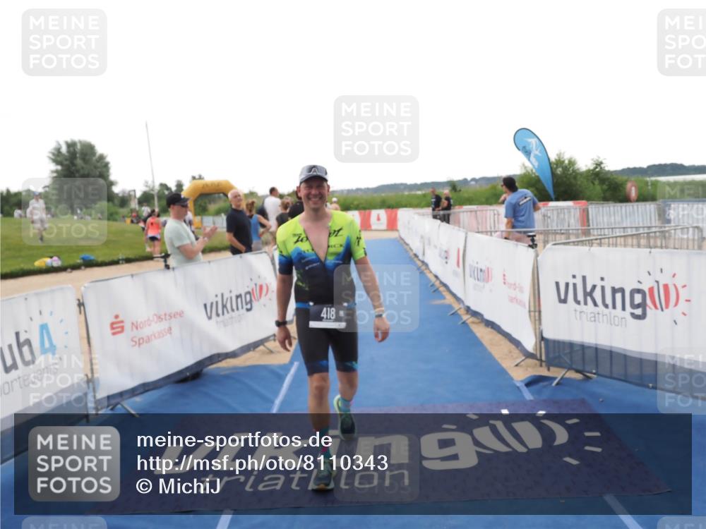 22.06.2025 - Viking Triathlon MichiJ http://msf.ph/oto/8110343 22.06.2025 16:22:09 Ziel 418 meine-sportfotos.de