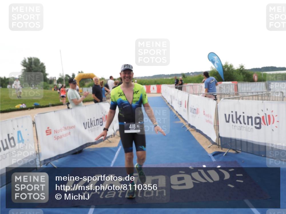 22.06.2025 - Viking Triathlon MichiJ http://msf.ph/oto/8110356 22.06.2025 16:22:09 Ziel 418 meine-sportfotos.de