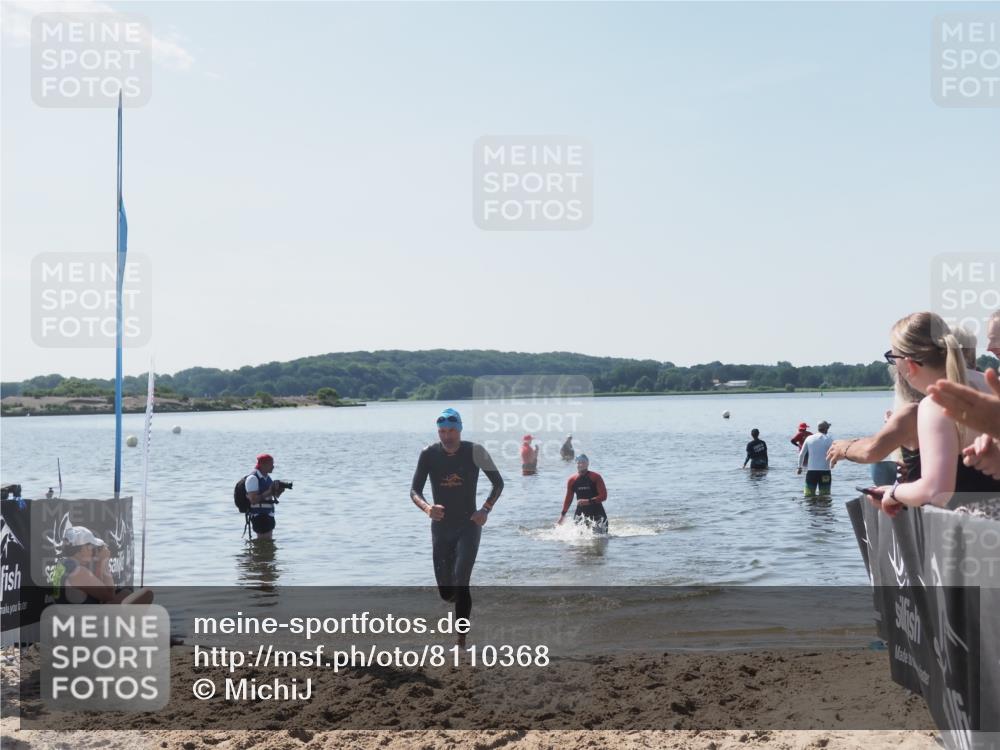 22.06.2025 - Viking Triathlon MichiJ http://msf.ph/oto/8110368 22.06.2025 10:59:33 Schwimmen 459, 476 meine-sportfotos.de