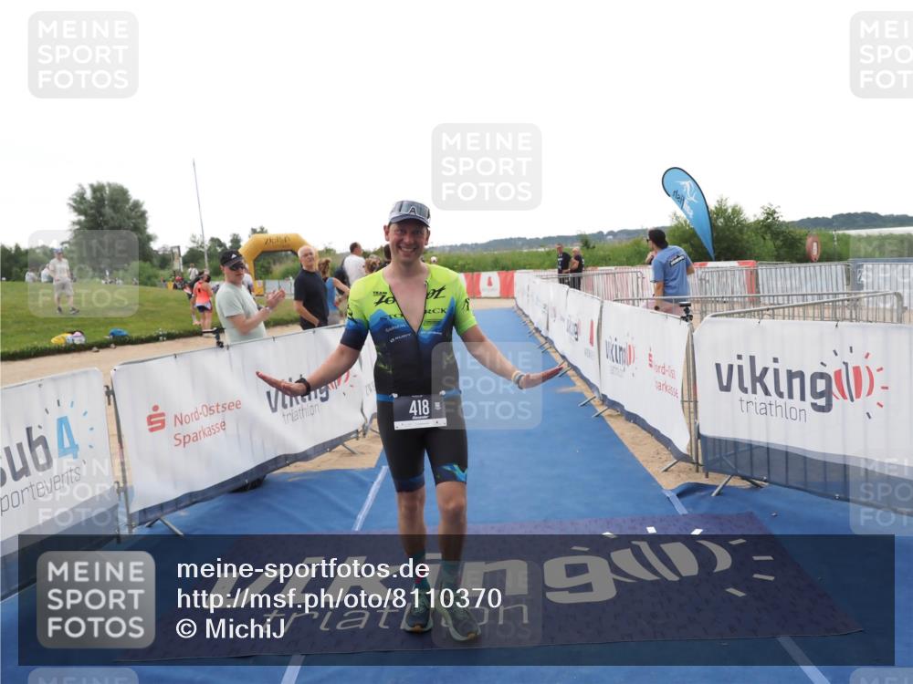 22.06.2025 - Viking Triathlon MichiJ http://msf.ph/oto/8110370 22.06.2025 16:22:09 Ziel 418 meine-sportfotos.de