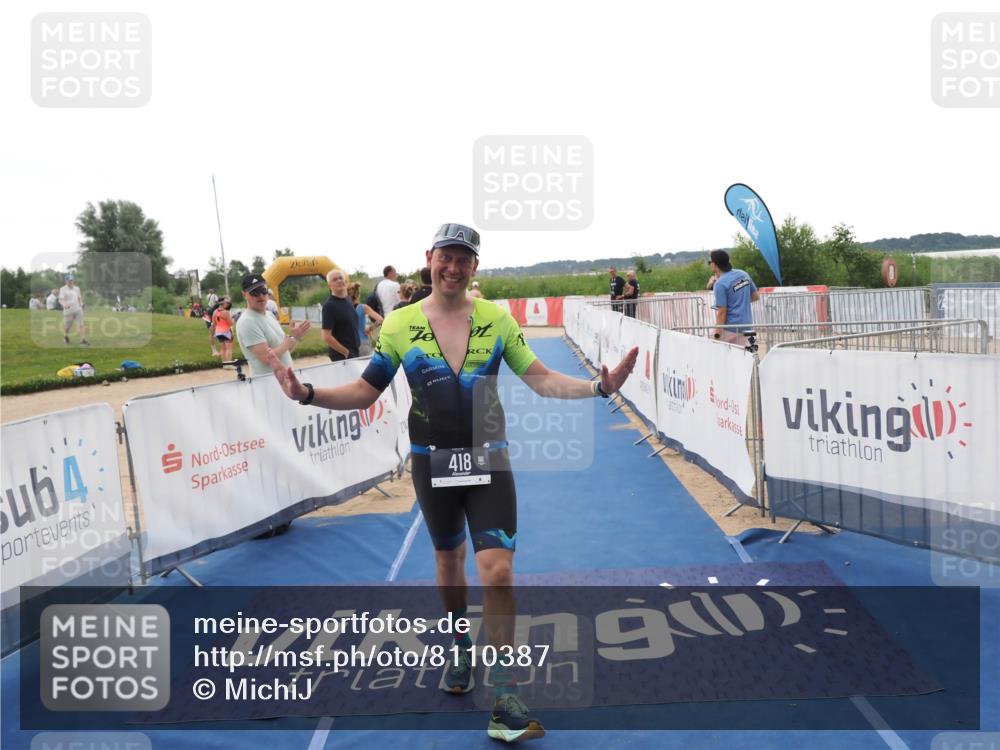 22.06.2025 - Viking Triathlon MichiJ http://msf.ph/oto/8110387 22.06.2025 16:22:09 Ziel 418 meine-sportfotos.de