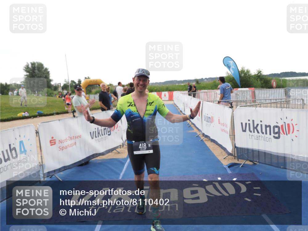 22.06.2025 - Viking Triathlon MichiJ http://msf.ph/oto/8110402 22.06.2025 16:22:09 Ziel 418 meine-sportfotos.de