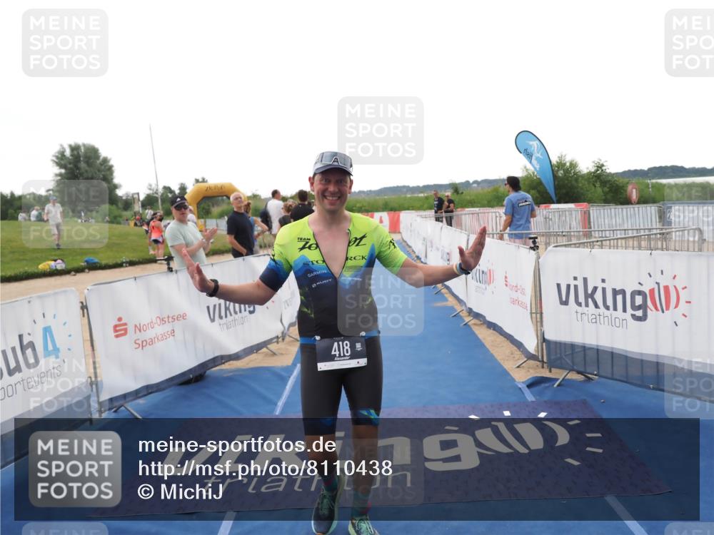 22.06.2025 - Viking Triathlon MichiJ http://msf.ph/oto/8110438 22.06.2025 16:22:09 Ziel 418 meine-sportfotos.de
