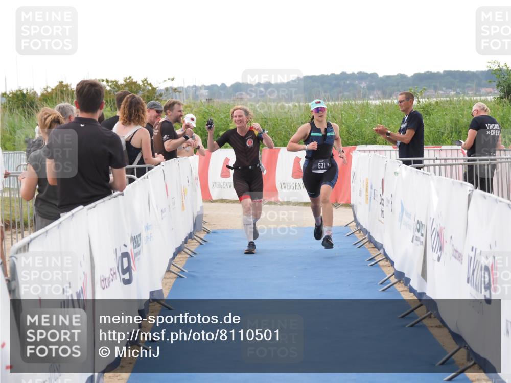 22.06.2025 - Viking Triathlon MichiJ http://msf.ph/oto/8110501 22.06.2025 16:22:29 Ziel 425, 531 meine-sportfotos.de
