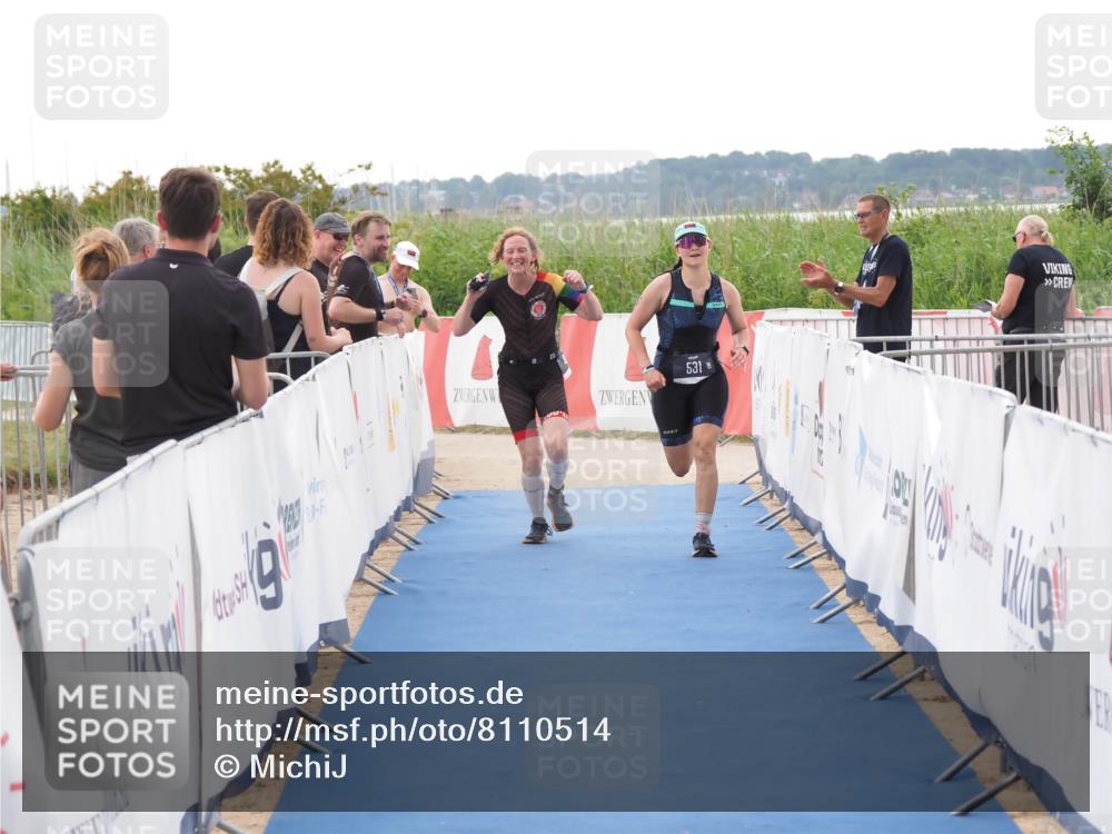 22.06.2025 - Viking Triathlon MichiJ http://msf.ph/oto/8110514 22.06.2025 16:22:29 Ziel 425, 531 meine-sportfotos.de