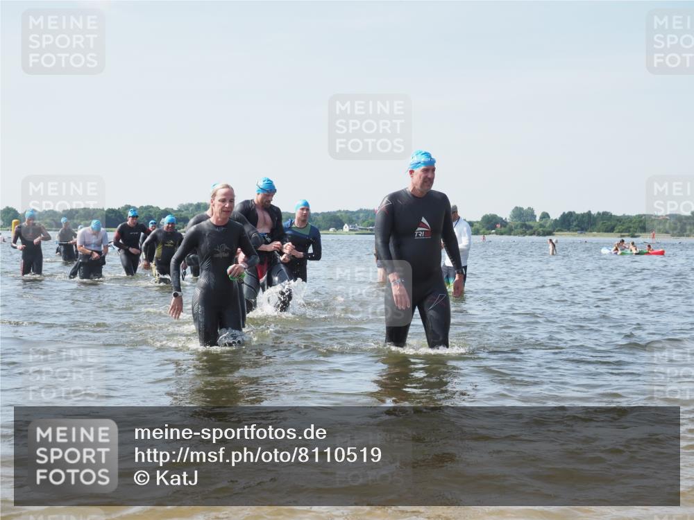 22.06.2025 - Viking Triathlon KatJ http://msf.ph/oto/8110519 22.06.2025 10:39:20 Schwimmen 83, 117, 150, 182, 195, 238, 276, 295, 298, 324, 351, 386, 474, 536 meine-sportfotos.de