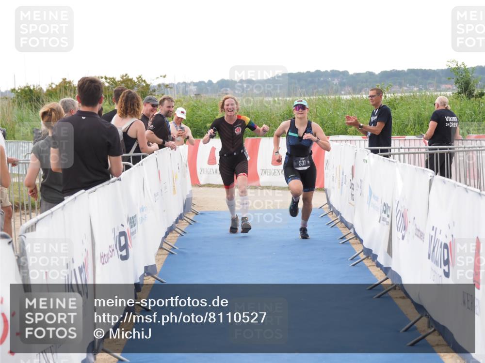 22.06.2025 - Viking Triathlon MichiJ http://msf.ph/oto/8110527 22.06.2025 16:22:30 Ziel 425, 531 meine-sportfotos.de