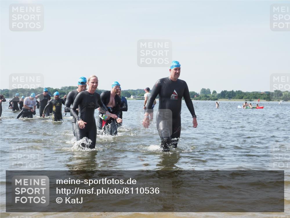 22.06.2025 - Viking Triathlon KatJ http://msf.ph/oto/8110536 22.06.2025 10:39:21 Schwimmen 83, 117, 150, 182, 195, 238, 276, 295, 298, 324, 386, 474, 536 meine-sportfotos.de