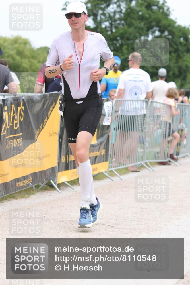 22.06.2025 - Viking Triathlon H.Heesch http://msf.ph/oto/8110548 22.06.2025 14:45:17 Laufen 323, 487 meine-sportfotos.de