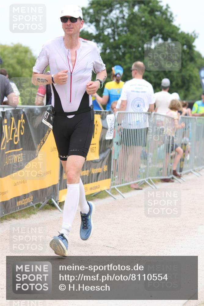 22.06.2025 - Viking Triathlon H.Heesch http://msf.ph/oto/8110554 22.06.2025 14:45:17 Laufen 323, 487 meine-sportfotos.de