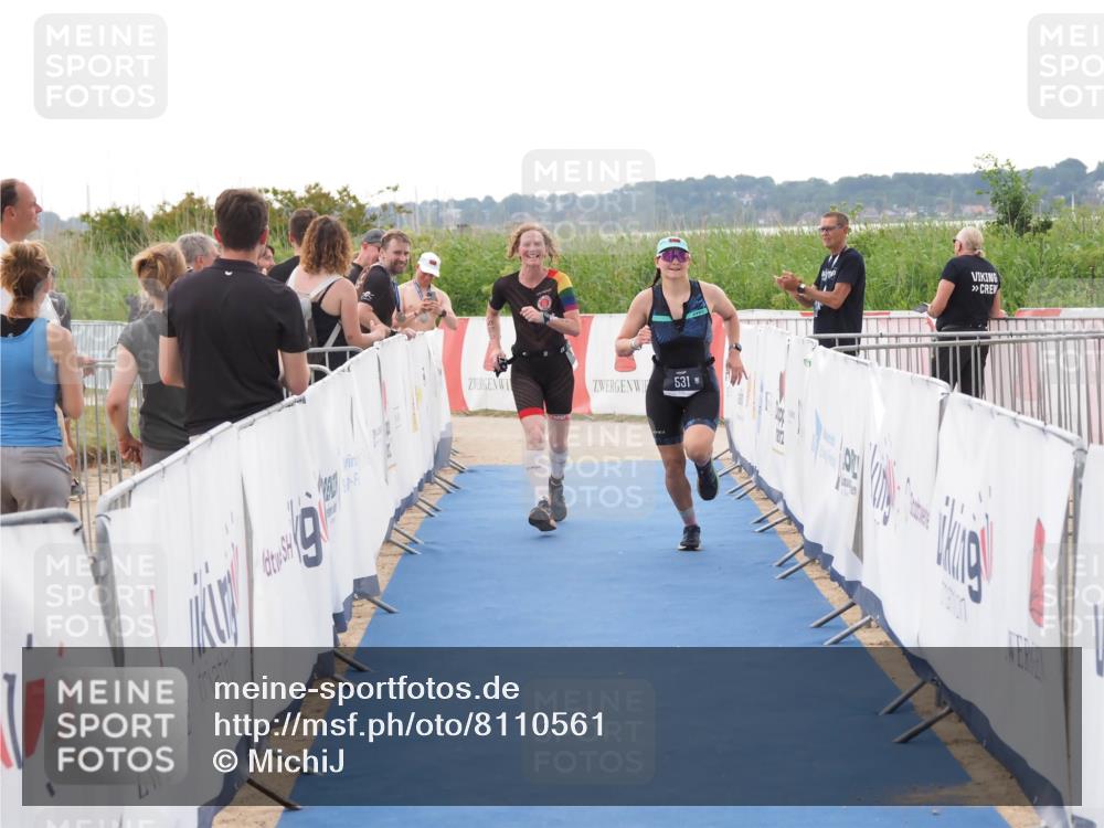 22.06.2025 - Viking Triathlon MichiJ http://msf.ph/oto/8110561 22.06.2025 16:22:30 Ziel 425, 531 meine-sportfotos.de