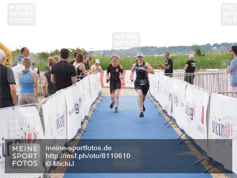 22.06.2025 - Viking Triathlon MichiJ http://msf.ph/oto/8110610 22.06.2025 16:22:30 Ziel 425, 531 meine-sportfotos.de