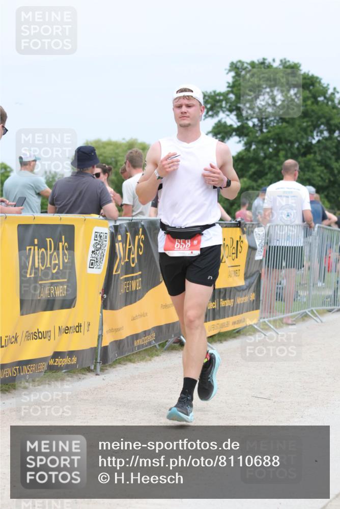 22.06.2025 - Viking Triathlon H.Heesch http://msf.ph/oto/8110688 22.06.2025 14:40:49 Laufen 76, 439, 460, 658 meine-sportfotos.de