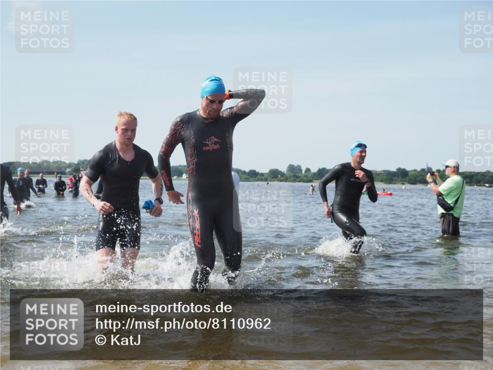 22.06.2025 - Viking Triathlon KatJ http://msf.ph/oto/8110962 22.06.2025 10:39:36 Schwimmen 25, 29, 86, 93, 117, 138, 150, 244, 298, 324, 337, 423, 474, 529 meine-sportfotos.de