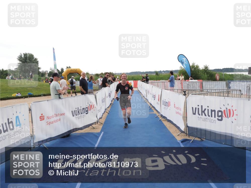 22.06.2025 - Viking Triathlon MichiJ http://msf.ph/oto/8110973 22.06.2025 16:22:34 Ziel 425, 531 meine-sportfotos.de