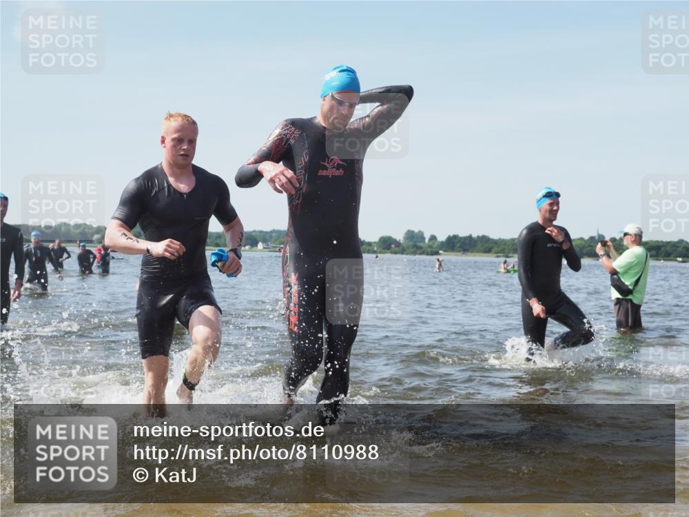 22.06.2025 - Viking Triathlon KatJ http://msf.ph/oto/8110988 22.06.2025 10:39:37 Schwimmen 25, 29, 86, 93, 117, 138, 150, 244, 298, 324, 337, 423, 529 meine-sportfotos.de