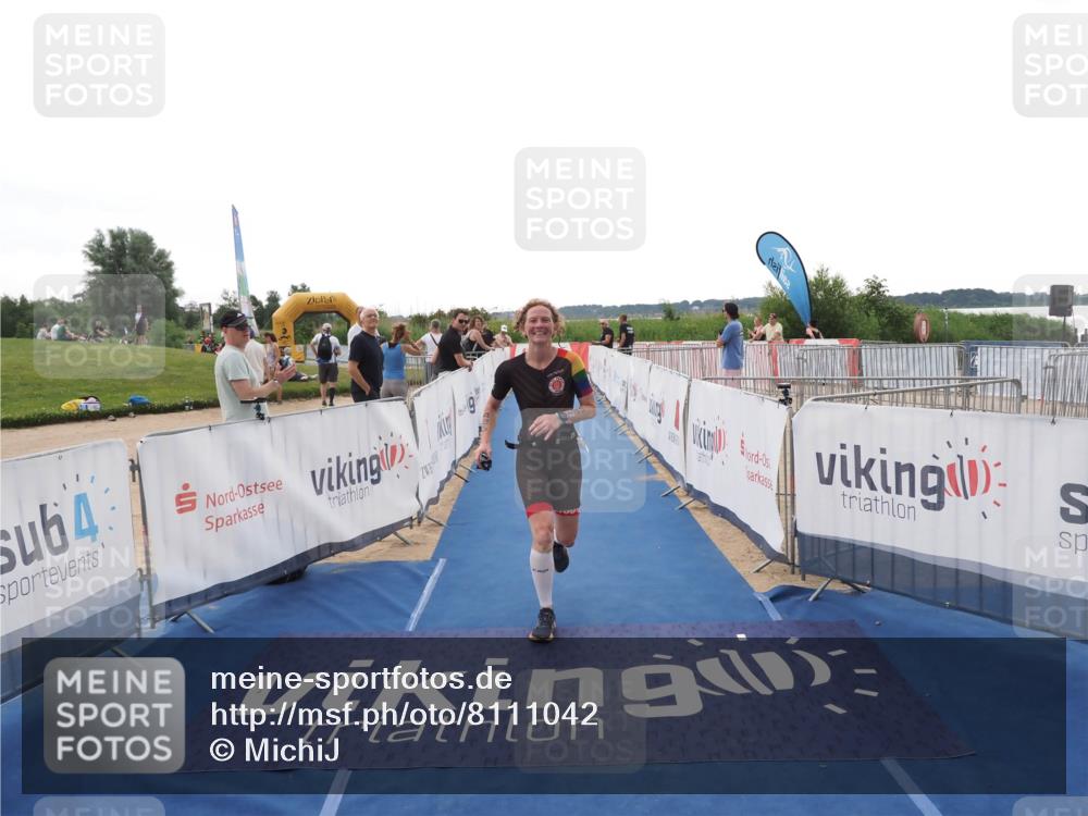 22.06.2025 - Viking Triathlon MichiJ http://msf.ph/oto/8111042 22.06.2025 16:22:34 Ziel 425, 531 meine-sportfotos.de