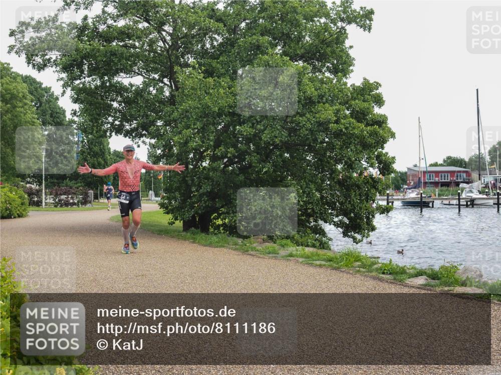 22.06.2025 - Viking Triathlon KatJ http://msf.ph/oto/8111186 22.06.2025 15:03:25 Laufen 64 meine-sportfotos.de