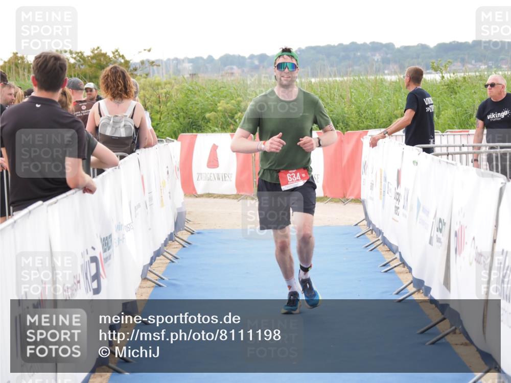 22.06.2025 - Viking Triathlon MichiJ http://msf.ph/oto/8111198 22.06.2025 16:23:16 Ziel 634 meine-sportfotos.de