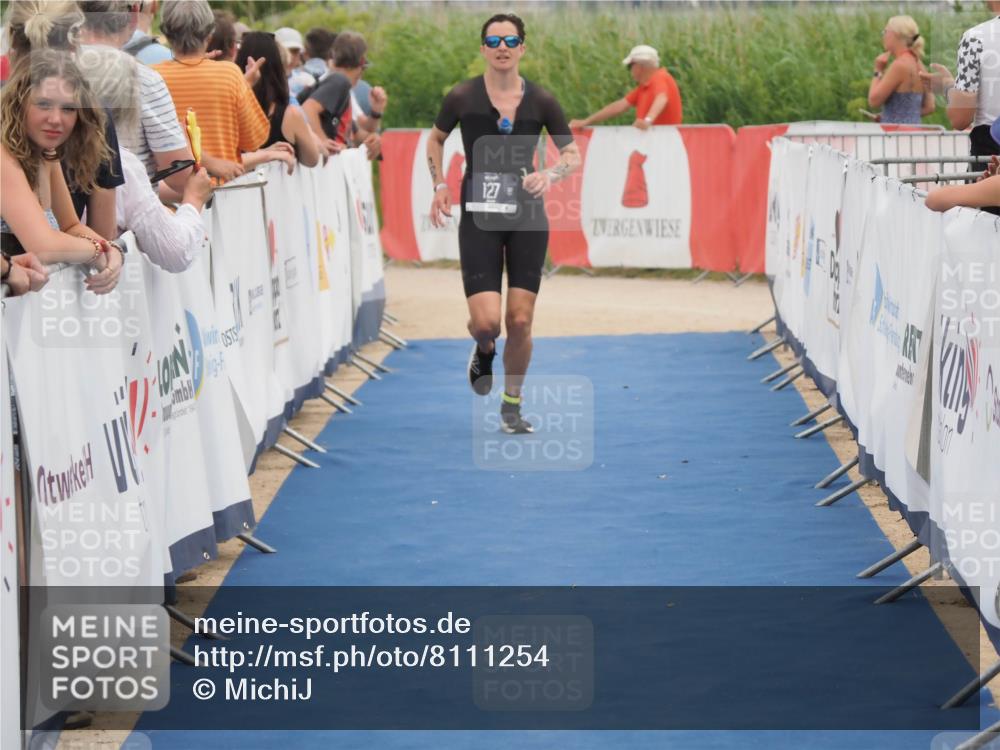 22.06.2025 - Viking Triathlon MichiJ http://msf.ph/oto/8111254 22.06.2025 15:02:37 Ziel 127, 529 meine-sportfotos.de