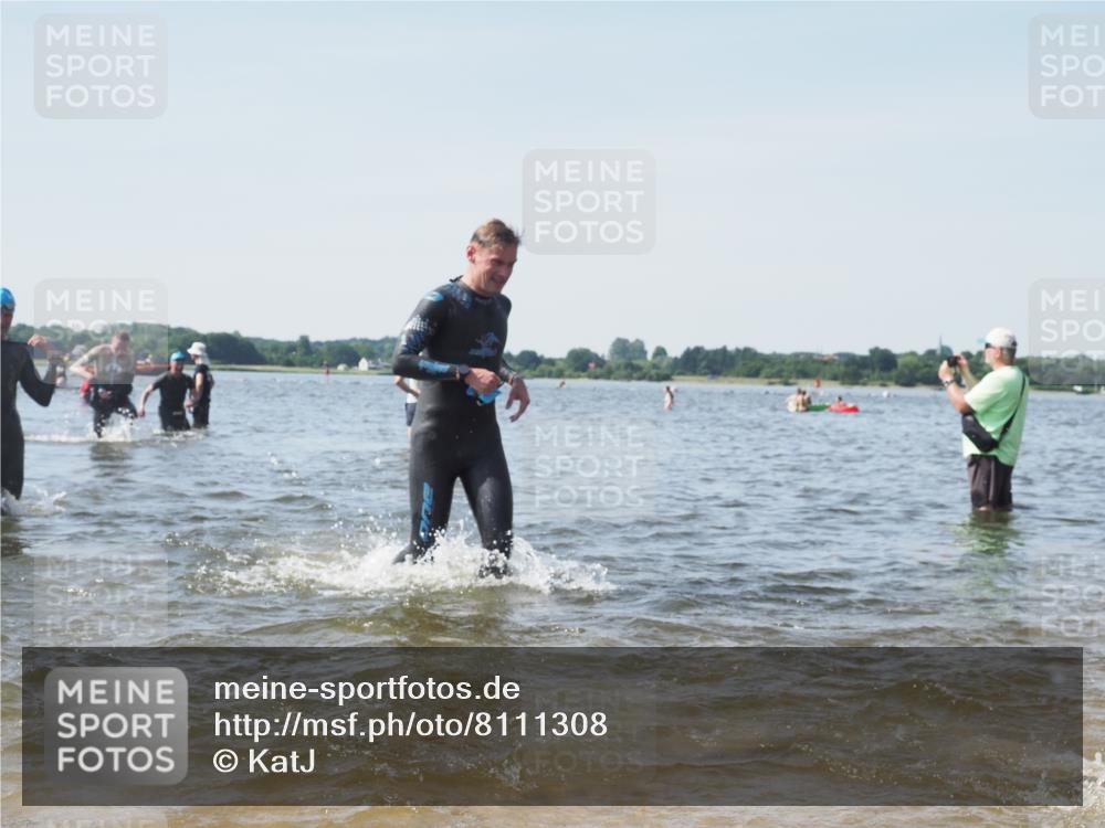 22.06.2025 - Viking Triathlon KatJ http://msf.ph/oto/8111308 22.06.2025 10:39:49 Schwimmen 25, 29, 86, 244, 283, 423, 437, 518 meine-sportfotos.de