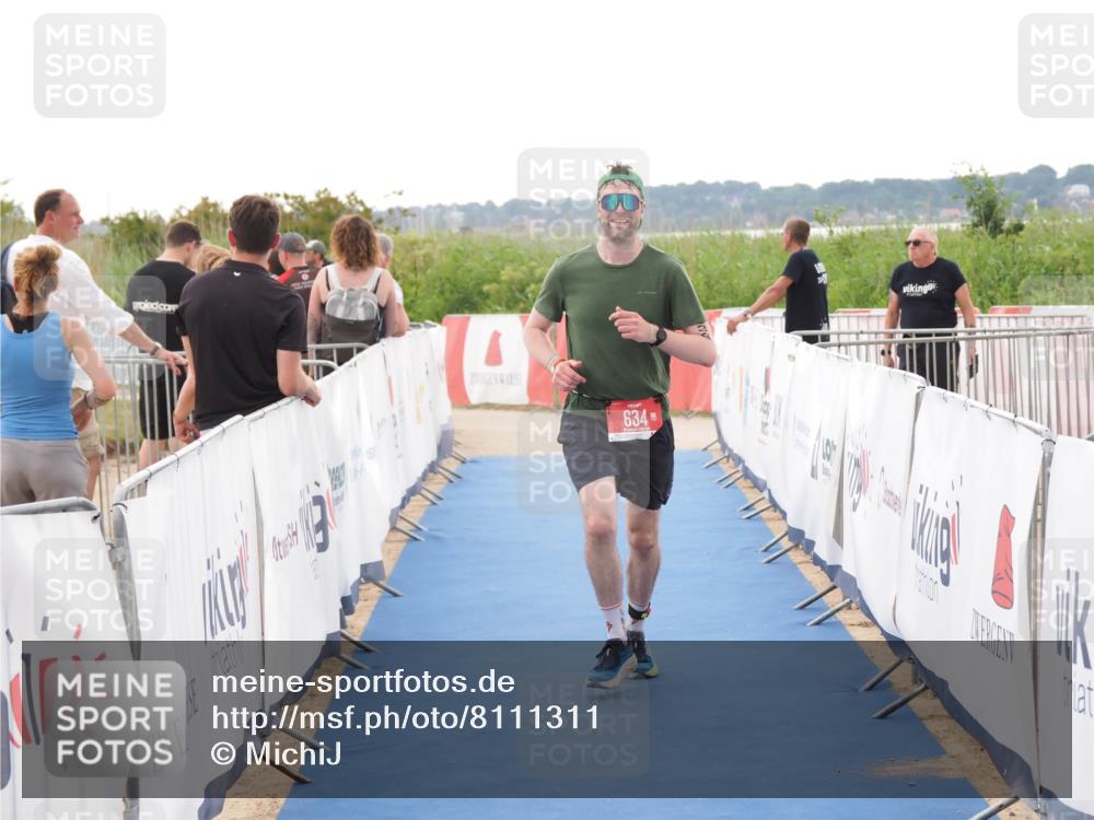 22.06.2025 - Viking Triathlon MichiJ http://msf.ph/oto/8111311 22.06.2025 16:23:17 Ziel 634 meine-sportfotos.de