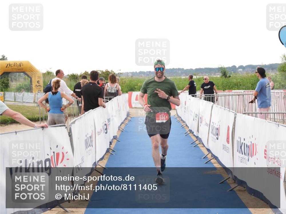 22.06.2025 - Viking Triathlon MichiJ http://msf.ph/oto/8111405 22.06.2025 16:23:18 Ziel 634 meine-sportfotos.de
