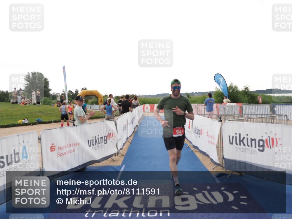 22.06.2025 - Viking Triathlon MichiJ http://msf.ph/oto/8111591 22.06.2025 16:23:20 Ziel 634 meine-sportfotos.de